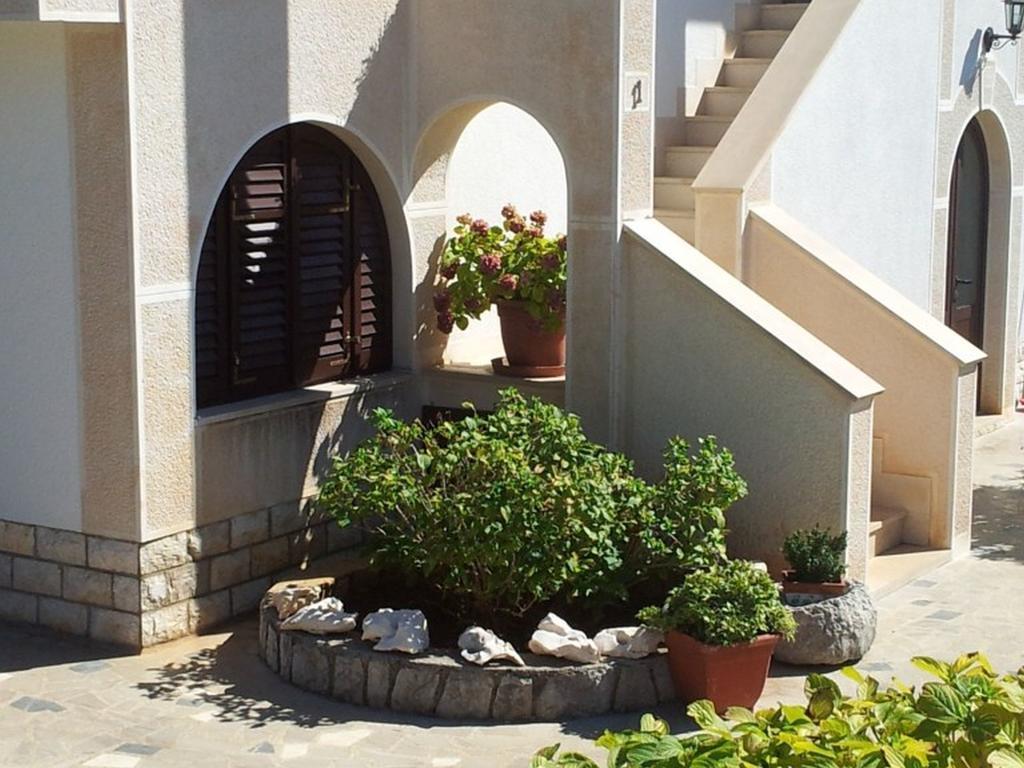 Apartments Franjo Mali Losinj Exterior photo